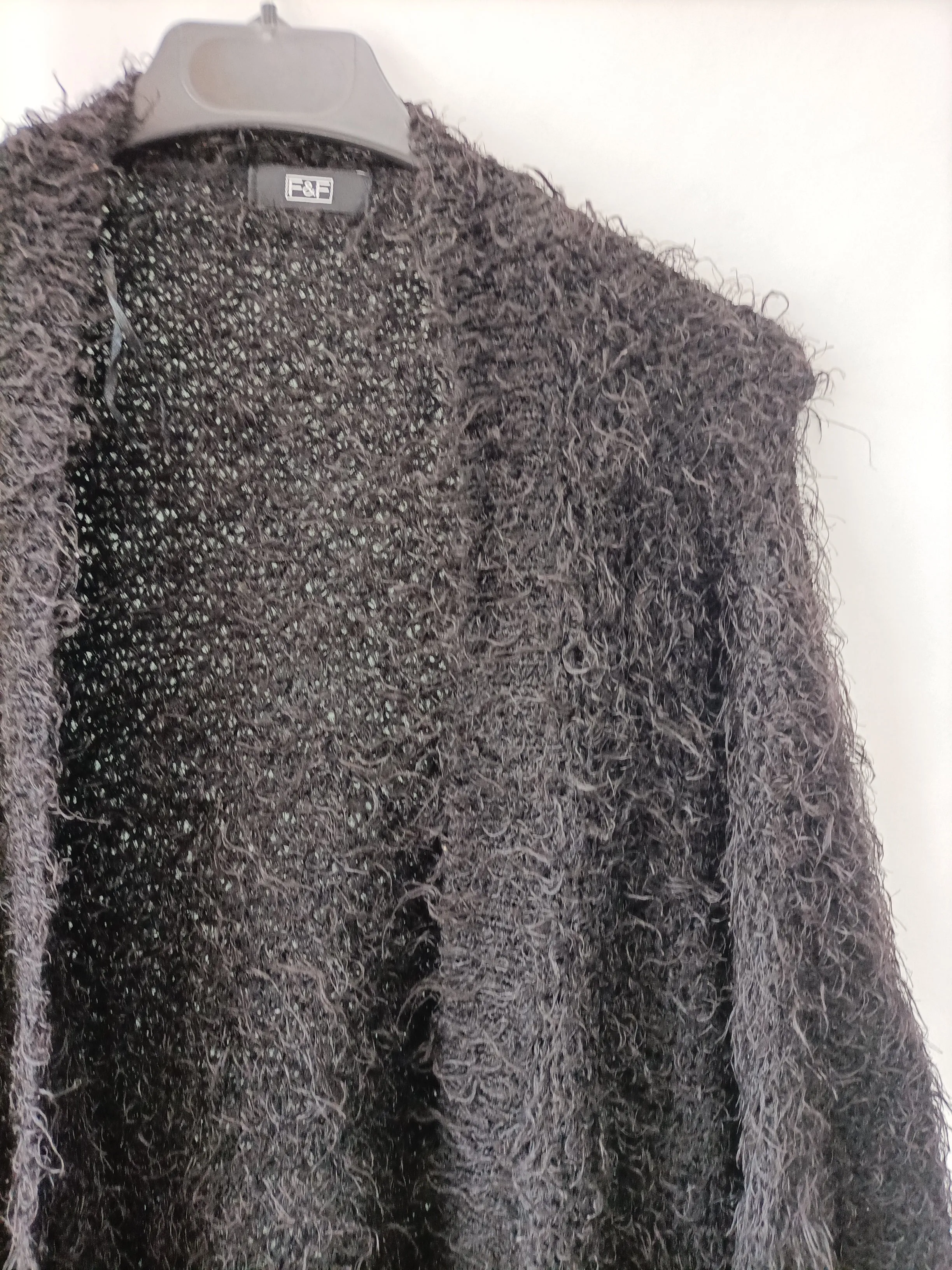 F&F. Crdigan pelito negro Tu(m)