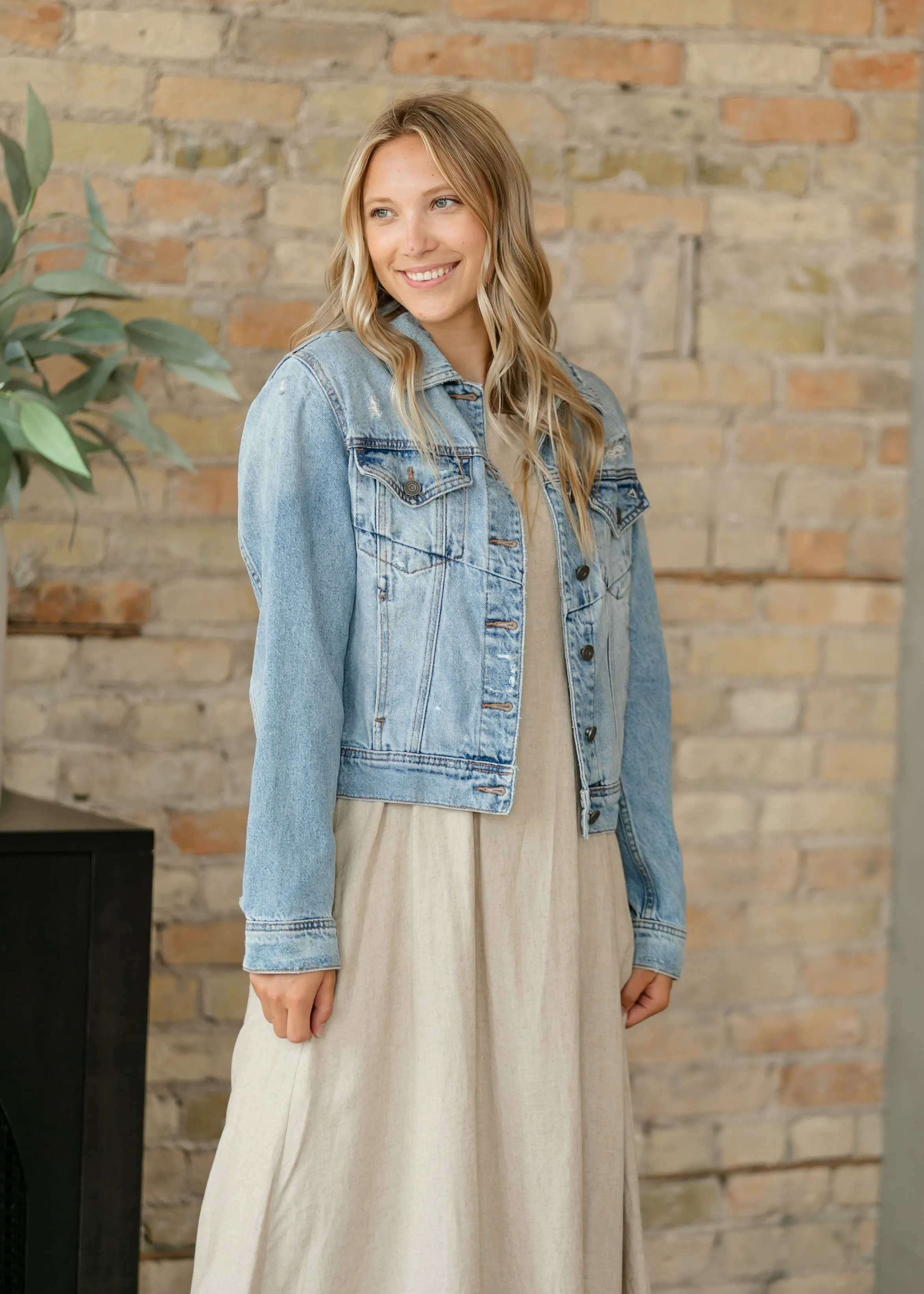 Light Wash Fitted Denim Jacket