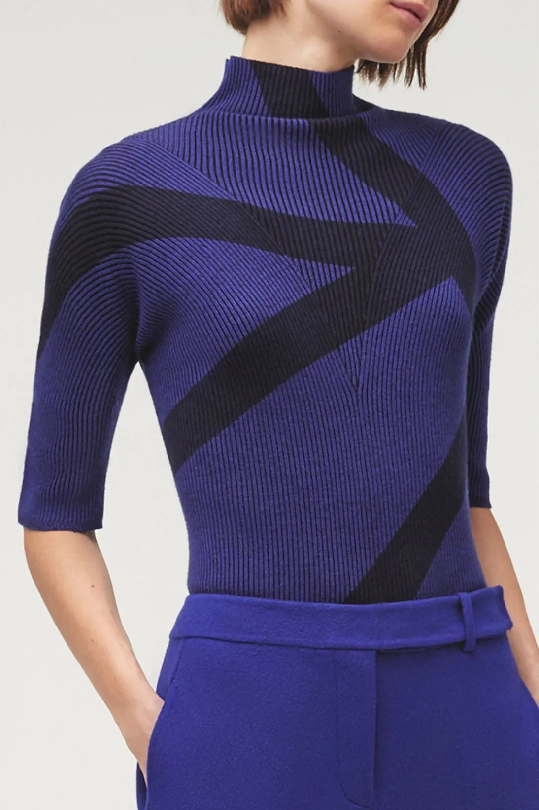 MOCKNECK W/ CIRCULAR KNIT SLEEVE